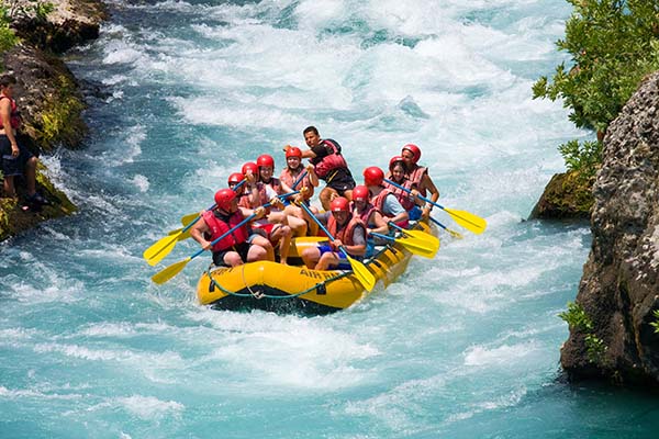 Peopling enjoying the rapids